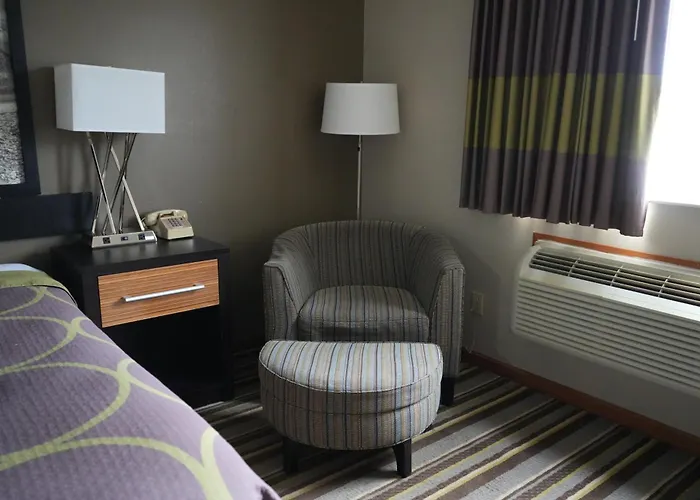 Watseka 24 Inn & Suites